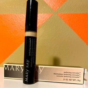 Mary Kay Perfecting Concealer Light Ivory